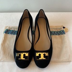 Tory Burch Gigi black suede pump US8